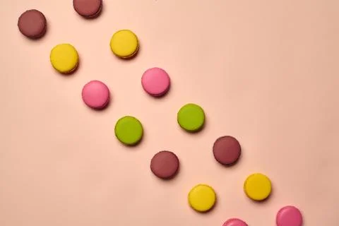 Colored macaron or macaroon, sweet meringue-based confection on pink background Fotos Stock