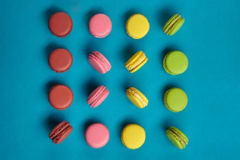 Colored macaron or macaroon, sweet meringue-based confection on blue background Fotos Stock