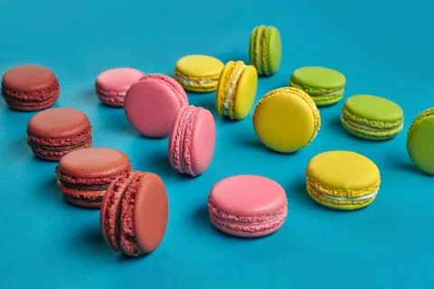 Colored macaron or macaroon, sweet meringue-based confection on blue background Fotos Stock