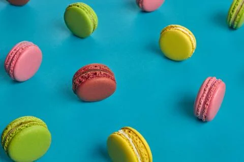 Colored macaron or macaroon, sweet meringue-based confection on blue background Fotos Stock