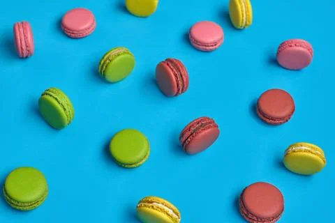 Colored macaron or macaroon, sweet meringue-based confection on blue background Fotos Stock
