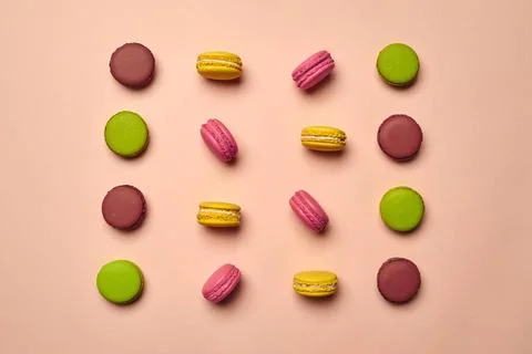 Colored macaron or macaroon, sweet meringue-based confection on pink backg... Fotos Stock