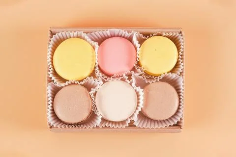 Colored macaroons pack in cardboard box top view Stock-Fotos