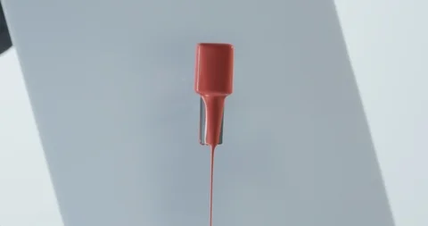 Colored nail polish Vidéo 112100102