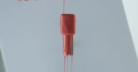 Colored nail polish Vidéo 112100140