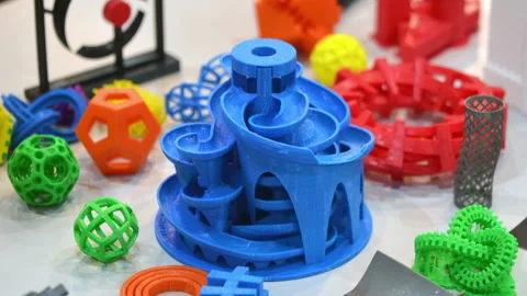 Colored objects created on a 3D printer from liquid molten plastic Video stock 145641874