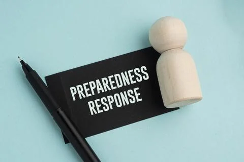 Colored paper with words preparedness and response. emergency concept. ensu.. 库存照片
