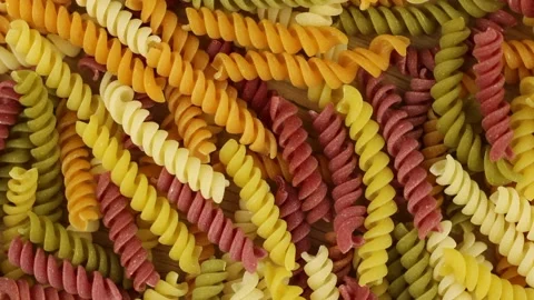 Colored pasta rotates. Macaroni close-up top view. Vidéo 152513285