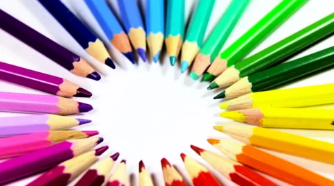 Colored pencils against a white background. Stockbeeldmateriaal 65384828