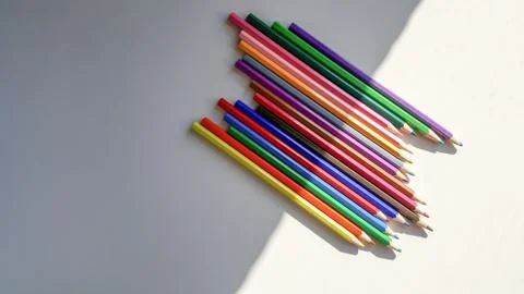 Colored Pens On White Table Foto stock