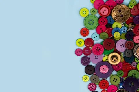 Colored sewing buttons composition on green pastel background. Flat lay with  Foto stock