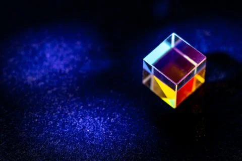 Colored square crystal with a rainbow on a substrate in close-up Foto stock