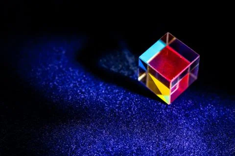 Colored square crystal with a rainbow on a substrate in close-up Foto stock