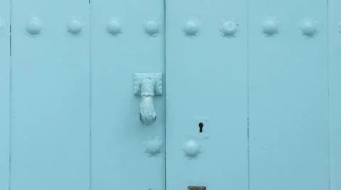 Colored wooden doors with metal knobs Foto stock