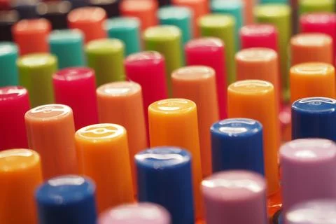 Colorful array of nail polish bottles in a beauty store display 库存照片