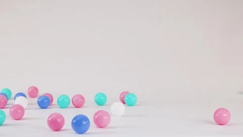 Colorful balls falling and bouncing dynamically against a light background. 스톡 동영상 332709670