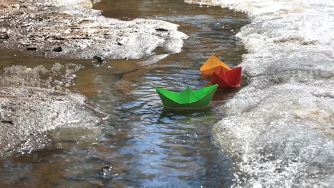 Colorful boats floating on the stream Video stock 93561152