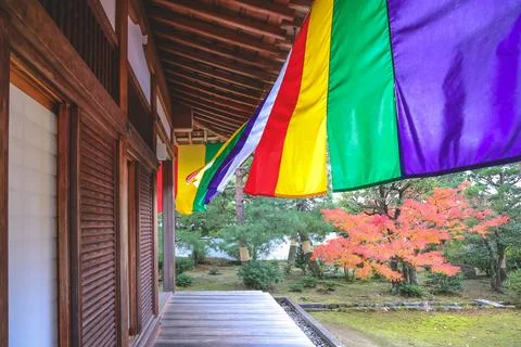 Colorful Buddhist Flags Draped Over a Traditional Temple Porch i Nov 28 2025 Fotos Stock