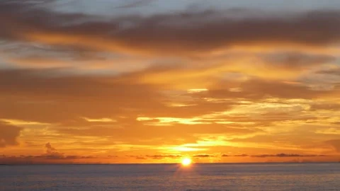 Colorful clouds on the sea in the evening 스톡 동영상 142244454