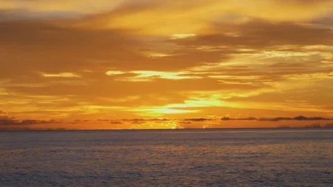 Colorful clouds on the sea in the evening 스톡 동영상 142244508