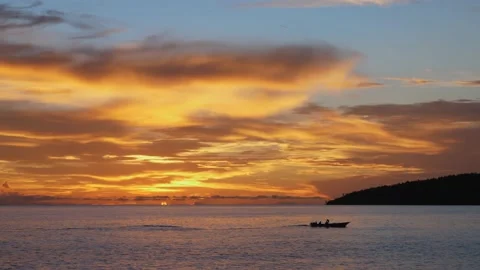 Colorful clouds on the sea in the evening 스톡 동영상 142244543