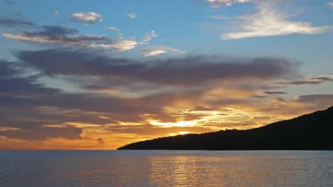 Colorful clouds on the sea in the evening 스톡 동영상 142244598