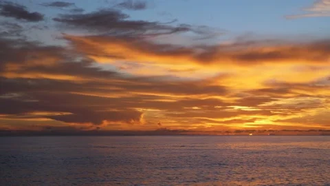 Colorful clouds on the sea in the evening 스톡 동영상 142244635