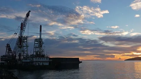 Colorful clouds on the sea in the evening 스톡 동영상 142244784