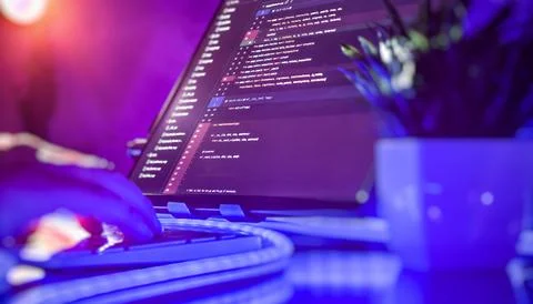 Colorful coding workspace with hand on keyboard Stockfoto's