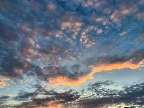 Colorful Dramatic Clouds at Sunset Sky Foto stock