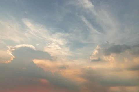 Colorful dramatic sky with cloud before sunset. Foto stock