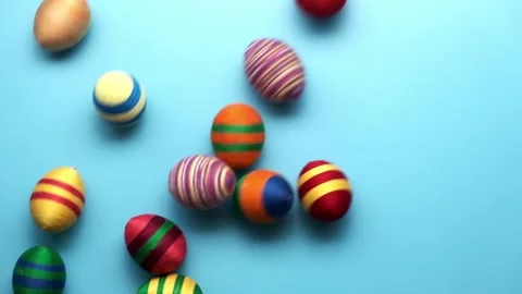 Colorful easter egg made from threads isolated on blue background. Stock Footage 171750070