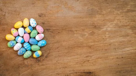 Colorful Easter Egg on a rustic old wood background. Above view with copy spa Stock Photos