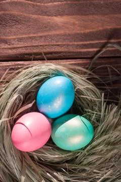 Colorful easter eggs in basket a Stock-Fotos