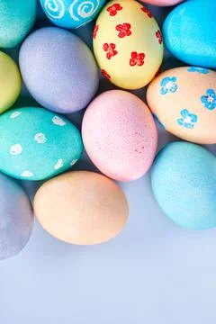 Colorful Easter eggs dyed by colored water with beautiful pattern on a pale b Fotos de archivo