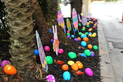 Colorful easter eggs on the ground Foto stock