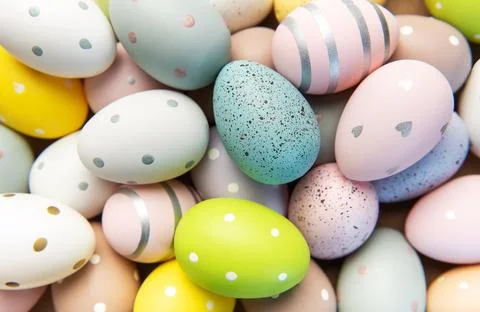 Colorful easter eggs with pastel patterns and dots background 库存照片