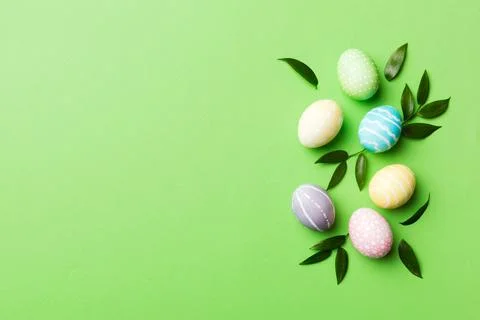 Colorful Easter eggs with spring flower leaf isolated over white background.  Foto stock
