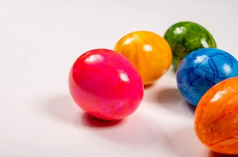 Colorful Easter eggs on table for celebration of catholic Easter in april, .. Foto stock