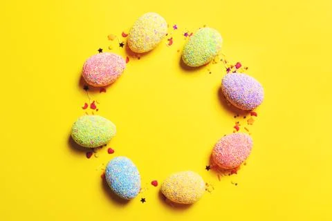 Colorful easter eggs on yellow background. Foto stock
