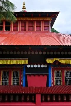 The colorful facade of the monastery built on a hill in the Monjo, Manjo vill Foto stock