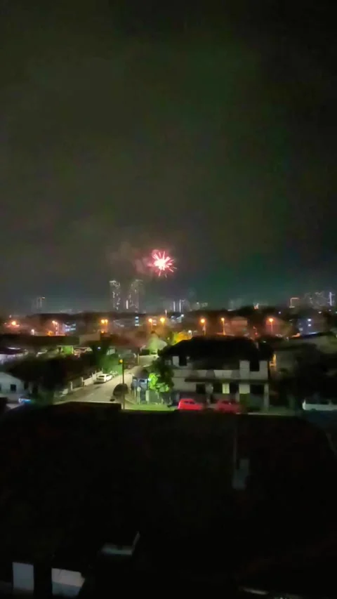 Colorful Fireworks Exploding Over the City Night Sky in a Stunning Display Video stock 319770895