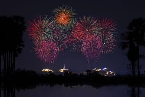 Colorful Fireworks Exploding Over Phra Nakhon Khiri Historical Park In Phet.. Foto stock