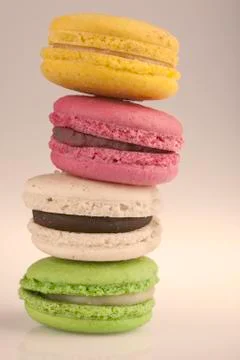 Colorful macarons stack vintage background Foto stock
