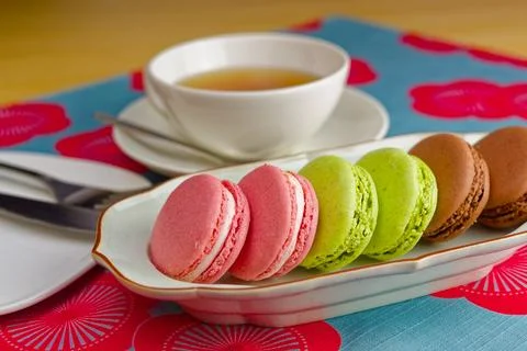 Colorful macarons with tea cup on patterned table in Japan Foto stock