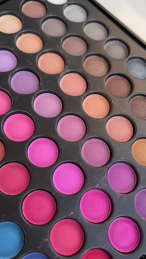 Colorful Makeup Box Display with Multiple Cosmetic Shades Видео 323066483