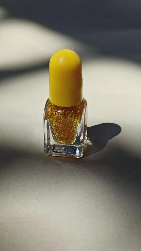 Colorful Nail Polish Vídeo Stock 310498052