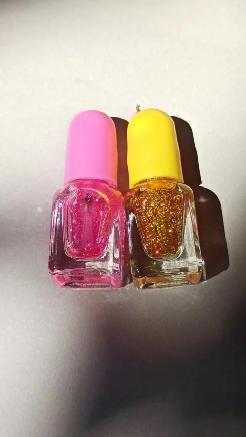 Colorful Nail Polish Vídeo Stock 310498167