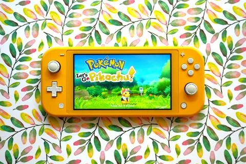 Colorful Nintendo Switch Consoles Featuring Popular Games Stock Photos