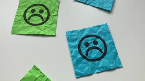 Colorful paper notes with sad faces on them. Video stock 302582332